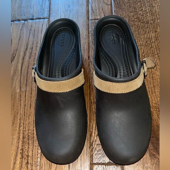 Crocs Womens Brown Shoes Size 8 Tan Mule Clog Heel Rubber Washable Closed Toe - Picture 1 of 6